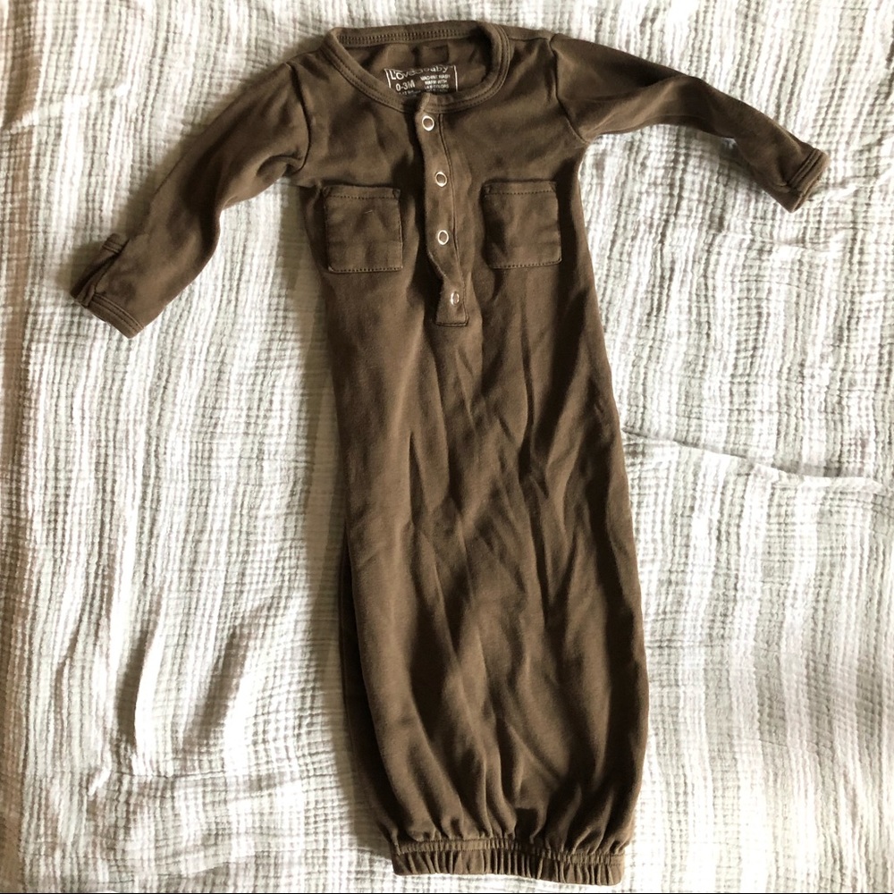 l’ovedbaby sleeper gown in bark